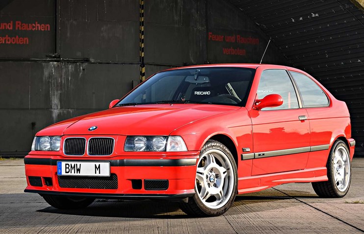 BMW მსოფლიოში ერთადერთ ქარხნულ M3 E36 Compact-ს იხსენებს