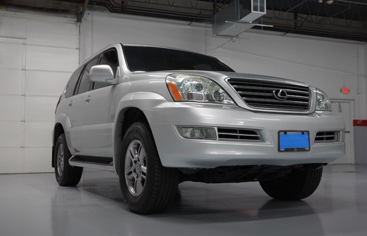 ვიღაცამ მაღალგარბენიან Lexus GX470-ს სარესტავრაციოდ 24 000$ დაახარჯა