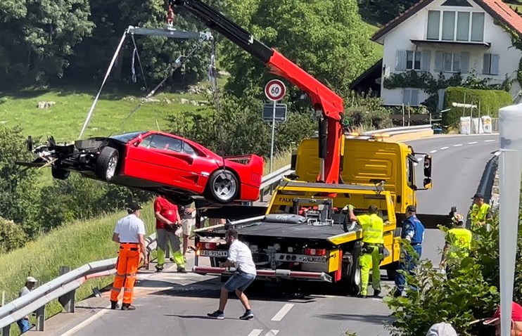 Ferrari F40 შვეიცარიაში აღმართის დაძლევაში მონაწილეობისას დაიმტვრა