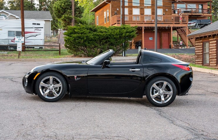 ეს Pontiac Solstice GXP-ის კუპე Ferrari F40-ზე იშვიათი ავტომობილია