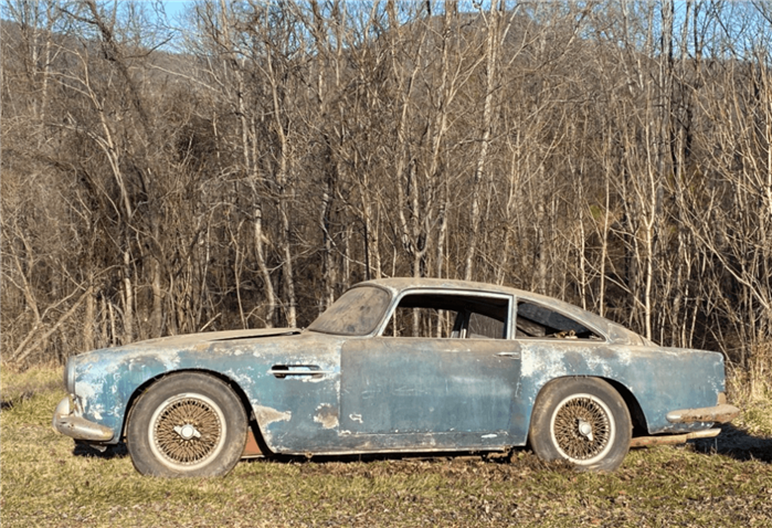 1962 წლის Aston Martin DB4 ფარდულში 30 წელი იმალებოდა