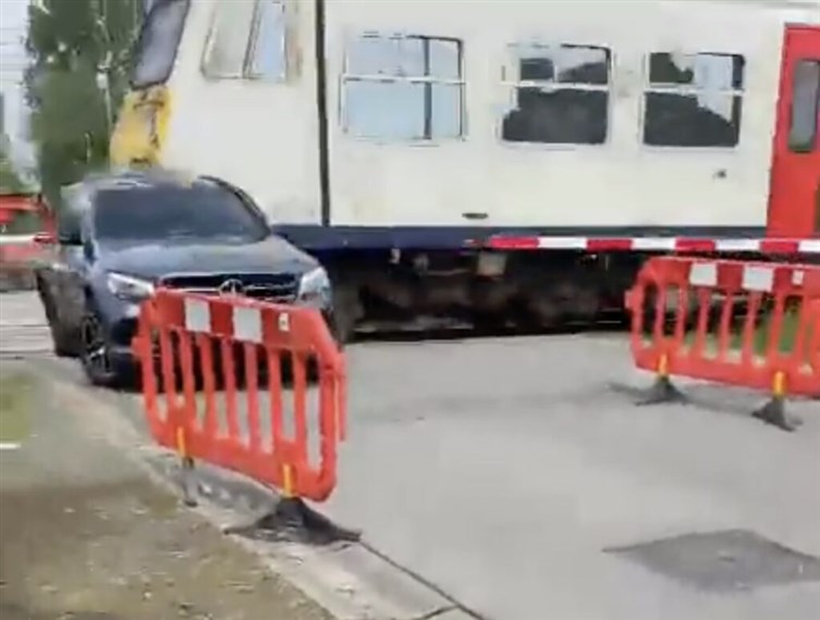 ავარია, Mercedes-Benz, მატარებელი, GLC