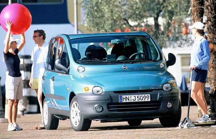 ვიღაცამ წელს „ახალი“ Fiat Multipla შეიძინა