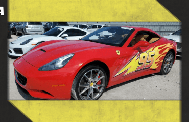 McQueen-ით შთაგონებული Ferrari California დატბორვის მიუხედავად გაიყიდა