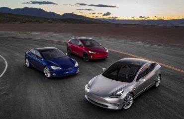 Tesla ელექტრომობილების ფასებს ისევ აიაფებს?