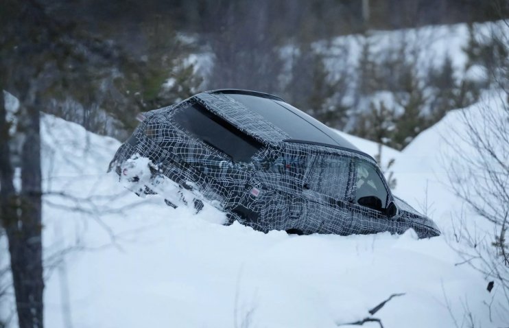 2027 წლის BMW X5 Neue Klasse უკვე თოვლში ჩაიჭედა